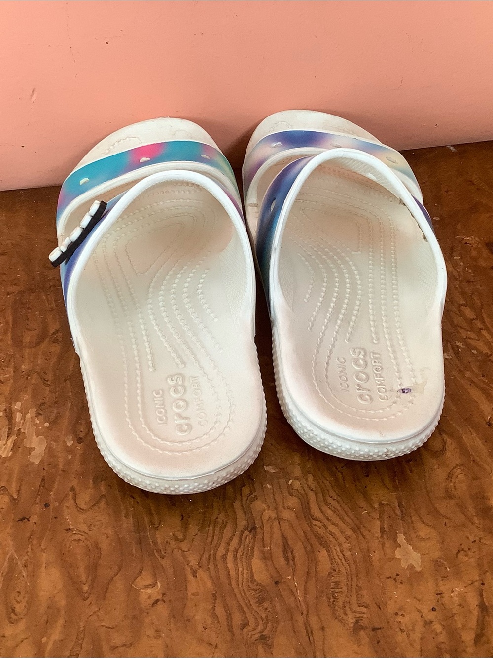 Classic Crocs Women’s Size 7 Solarized Tie Dye Two-Strap Sandals - Picture 5 of 11
